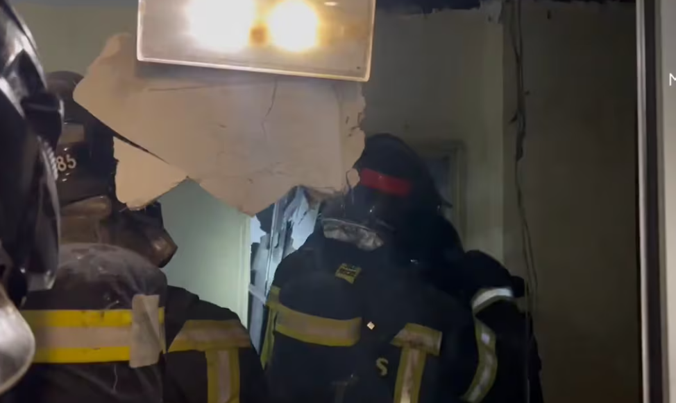 Fuego en un bar de Villaverde fuerza el desalojo de todo un edificio