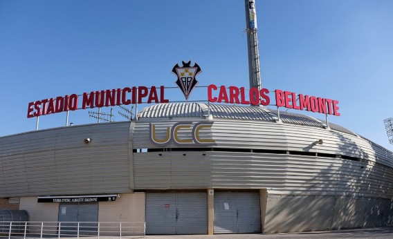 Mejoras en seguridad y accesibilidad: Manuel Serrano recorre el estadio Carlos Belmonte