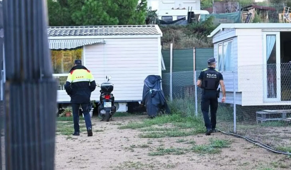Cámping ilegal en zona protegida: la crónica del macrodesalojo en Mataró