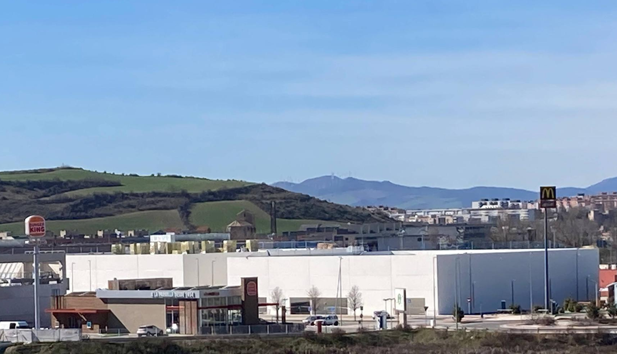 Pamplona suma ocio y sabor con bolera y restaurante japonés con barbacoa coreana en su zona comercial