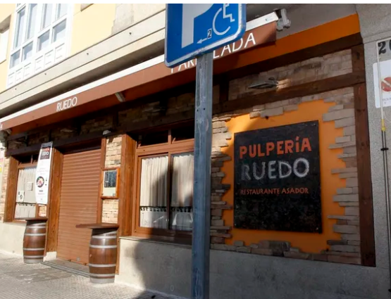 Incendio en la extracción de humos obliga a parar la actividad de la pulpería O Ruedo