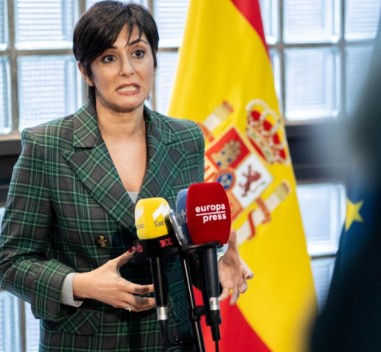 Carta de Isabel Rodríguez a Almeida tras polémica por cuarteles de la 'Operación Campamento'