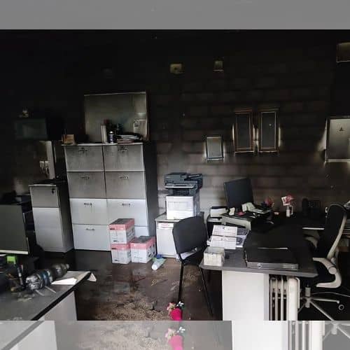 Fuego en oficina de Badajoz provoca alarma vecinal